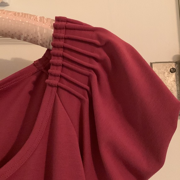 BCBG MaxAzria Popover Dress, Stretch, Pleated Sleeve detail, Multi-season, Comfy - Picture 4 of 6